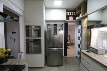 Apartamento à venda com 125m², 4 quartos e 2 vagasCozinha