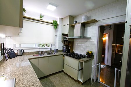 Apartamento à venda com 125m², 4 quartos e 2 vagasCozinha