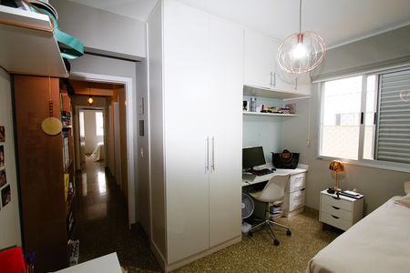 Apartamento à venda com 125m², 4 quartos e 2 vagasQuarto 4