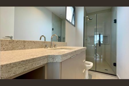 Apartamento à venda com 139m², 2 quartos e 1 vaga Apartamento à venda com 139m², 2 quartos e 1 vagaBanheiro da Suíte 2