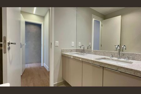 Apartamento à venda com 139m², 2 quartos e 1 vaga Apartamento à venda com 139m², 2 quartos e 1 vagaBanheiro da Suíte 1