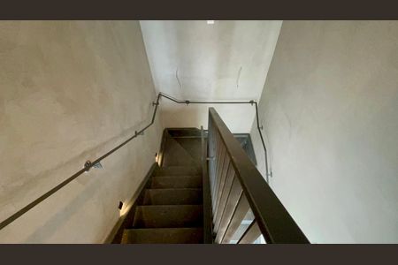 Apartamento à venda com 139m², 2 quartos e 1 vaga Apartamento à venda com 139m², 2 quartos e 1 vagaEscada