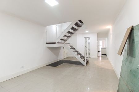 Casa à venda com 131m², 3 quartos e 2 vagas Casa à venda com 131m², 3 quartos e 2 vagasSala