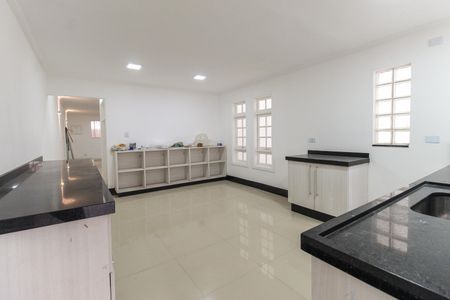 Casa à venda com 131m², 3 quartos e 2 vagas Casa à venda com 131m², 3 quartos e 2 vagasCozinha