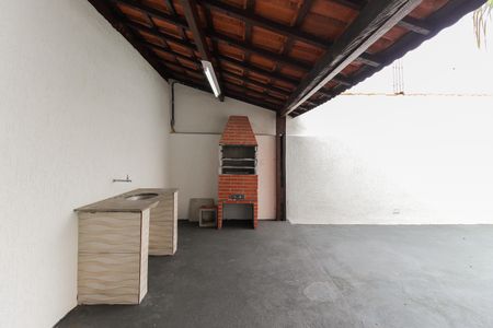 Casa à venda com 131m², 3 quartos e 2 vagas Casa à venda com 131m², 3 quartos e 2 vagasChurrasqueira - Quintal