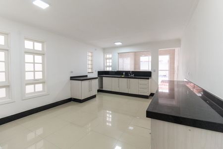 Casa à venda com 131m², 3 quartos e 2 vagas Casa à venda com 131m², 3 quartos e 2 vagasCozinha