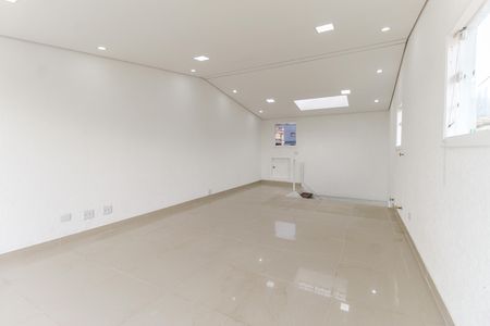 Casa à venda com 131m², 3 quartos e 2 vagas Casa à venda com 131m², 3 quartos e 2 vagasSala