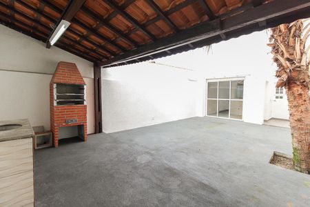 Casa à venda com 131m², 3 quartos e 2 vagas Casa à venda com 131m², 3 quartos e 2 vagasChurrasqueira - Quintal