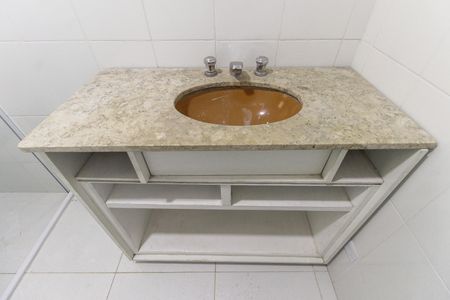 Casa à venda com 131m², 3 quartos e 2 vagas Casa à venda com 131m², 3 quartos e 2 vagasBanheiro Social