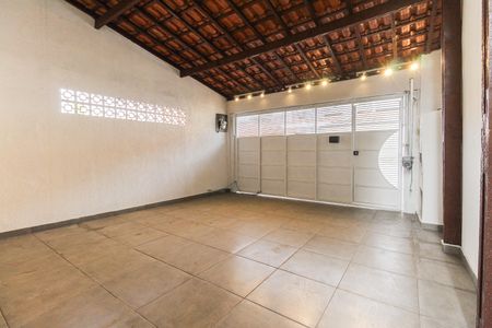 Casa à venda com 131m², 3 quartos e 2 vagas Casa à venda com 131m², 3 quartos e 2 vagasGaragem