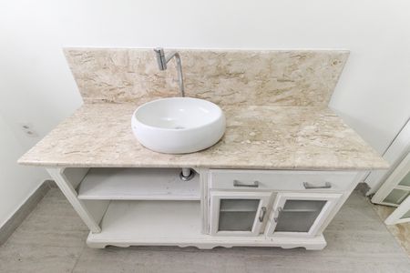 Casa à venda com 131m², 3 quartos e 2 vagas Casa à venda com 131m², 3 quartos e 2 vagasBanheiro Social