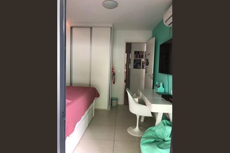 Apartamento à venda com 124m², 4 quartos e 2 vagas Apartamento à venda com 124m², 4 quartos e 2 vagasQuarto