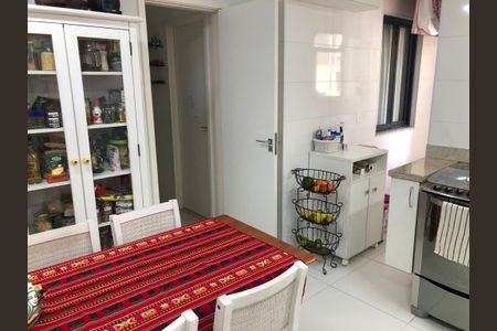 Apartamento à venda com 124m², 4 quartos e 2 vagas Apartamento à venda com 124m², 4 quartos e 2 vagasCozinha