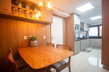 Apartamento à venda com 210m², 3 quartos e 4 vagasCopa