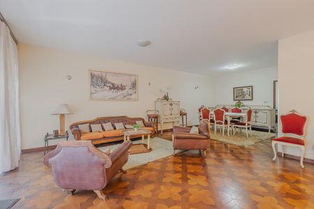 Casa à venda com 354m², 3 quartos e 8 vagasSala