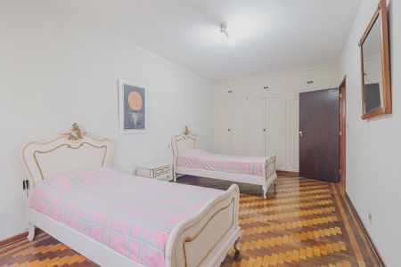 Casa à venda com 354m², 3 quartos e 8 vagasQuarto