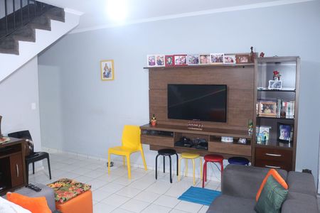 Casa à venda com 100m², 2 quartos e 1 vaga Casa à venda com 100m², 2 quartos e 1 vagaSala