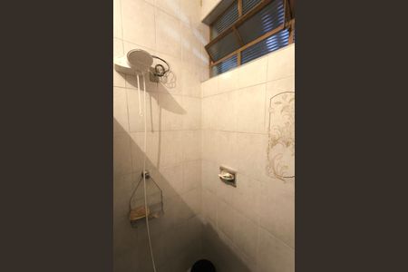 Casa à venda com 1200m², 4 quartos e 8 vagas Casa à venda com 1200m², 4 quartos e 8 vagasBanheiro Social