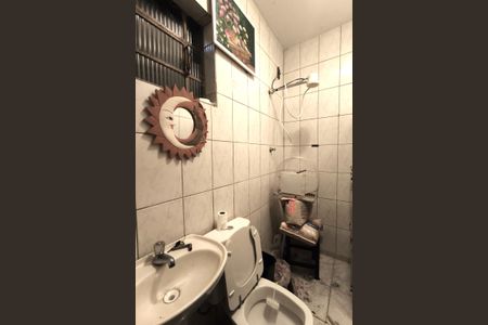 Casa à venda com 1200m², 4 quartos e 8 vagas Casa à venda com 1200m², 4 quartos e 8 vagasBanheiro de Serviço