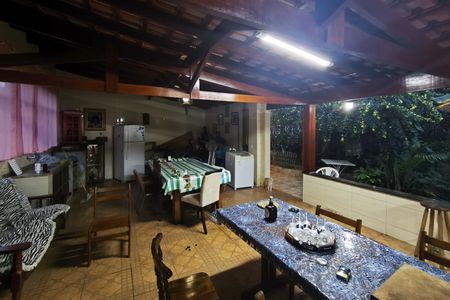 Casa à venda com 1200m², 4 quartos e 8 vagas Casa à venda com 1200m², 4 quartos e 8 vagasÁrea comum