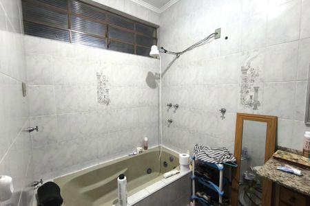 Casa à venda com 1200m², 4 quartos e 8 vagas Casa à venda com 1200m², 4 quartos e 8 vagasBanheiro do Quarto 2