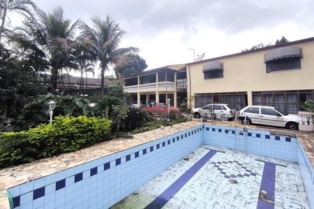 Casa à venda com 1200m², 4 quartos e 8 vagas Casa à venda com 1200m², 4 quartos e 8 vagasÁrea comum - Piscina