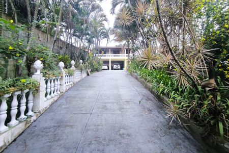 Casa à venda com 1200m², 4 quartos e 8 vagas Casa à venda com 1200m², 4 quartos e 8 vagasGaragem