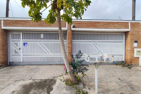 Casa à venda com 129m², 3 quartos e 3 vagasFachada