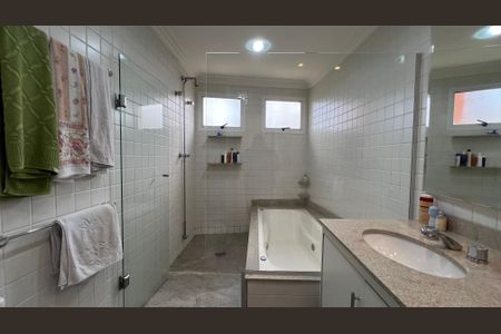 Apartamento à venda com 218m², 4 quartos e 3 vagasBanheiro da Suíte 3
