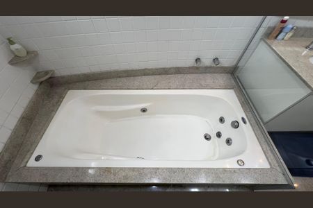 Apartamento à venda com 218m², 4 quartos e 3 vagasBanheiro da Suíte 3