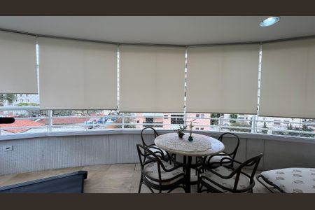 Apartamento à venda com 218m², 4 quartos e 3 vagasVaranda