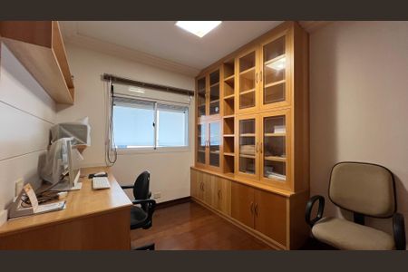 Apartamento à venda com 218m², 4 quartos e 3 vagasQuarto