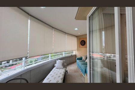 Apartamento à venda com 218m², 4 quartos e 3 vagasVaranda