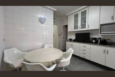 Apartamento à venda com 218m², 4 quartos e 3 vagasCopa