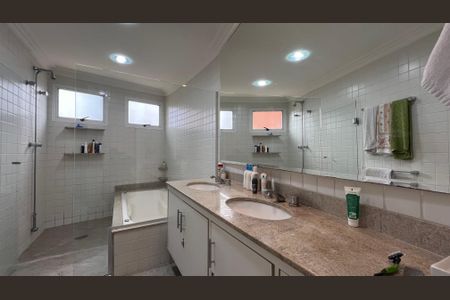 Apartamento à venda com 218m², 4 quartos e 3 vagasBanheiro da Suíte 3