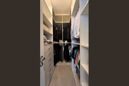 Apartamento à venda com 218m², 4 quartos e 3 vagasCloset da suíte 3