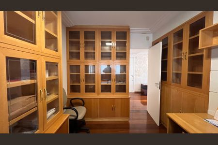 Apartamento à venda com 218m², 4 quartos e 3 vagasQuarto