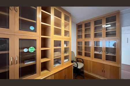 Apartamento à venda com 218m², 4 quartos e 3 vagasQuarto