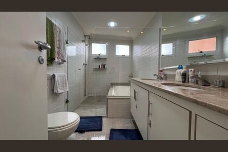 Apartamento à venda com 218m², 4 quartos e 3 vagasBanheiro da Suíte 3