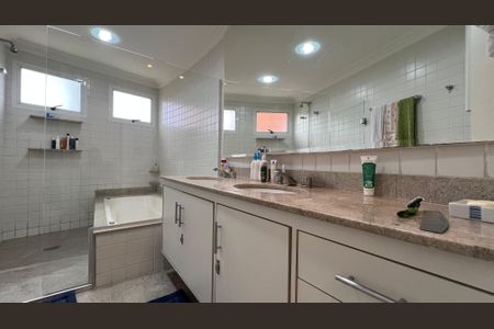 Apartamento à venda com 218m², 4 quartos e 3 vagasBanheiro da Suíte 3