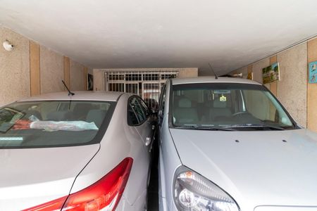 Casa à venda com 180m², 4 quartos e 2 vagas Casa à venda com 180m², 4 quartos e 2 vagasGaragem