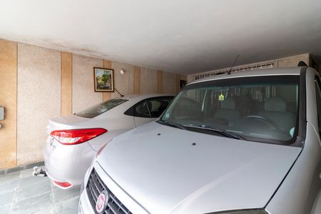 Casa à venda com 180m², 4 quartos e 2 vagas Casa à venda com 180m², 4 quartos e 2 vagasGaragem