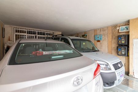 Casa à venda com 180m², 4 quartos e 2 vagas Casa à venda com 180m², 4 quartos e 2 vagasGaragem