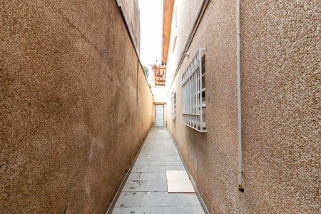 Casa à venda com 180m², 4 quartos e 2 vagas Casa à venda com 180m², 4 quartos e 2 vagasCorredor Lateral