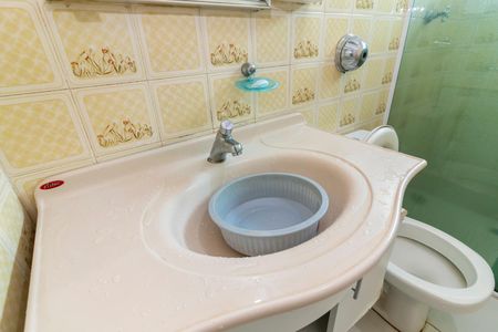 Casa à venda com 180m², 4 quartos e 2 vagas Casa à venda com 180m², 4 quartos e 2 vagasBanheiro