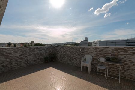 Apartamento à venda com 94m², 2 quartos e 1 vagaÁrea de Serviço