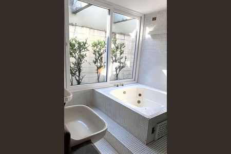 Casa à venda com 340m², 3 quartos e 3 vagas