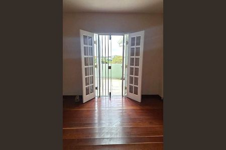 Casa à venda com 140m², 3 quartos e 2 vagas