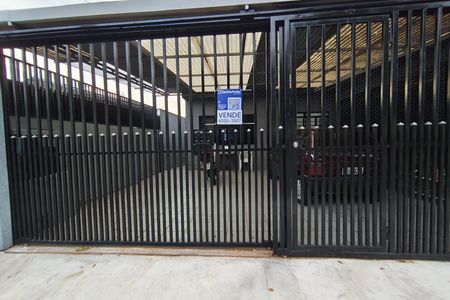 Casa à venda com 186m², 3 quartos e 2 vagasFachada e placa