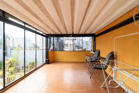 Casa à venda com 340m², 5 quartos e 3 vagasVaranda